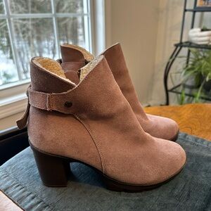 Women's Bearpaw Suede Ankle Boots - Pink